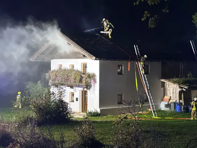 Die Bewohnerin bemerkte den Brand und schlug gegen 19:00 Alarm  | Foto: Zoom Tirol
