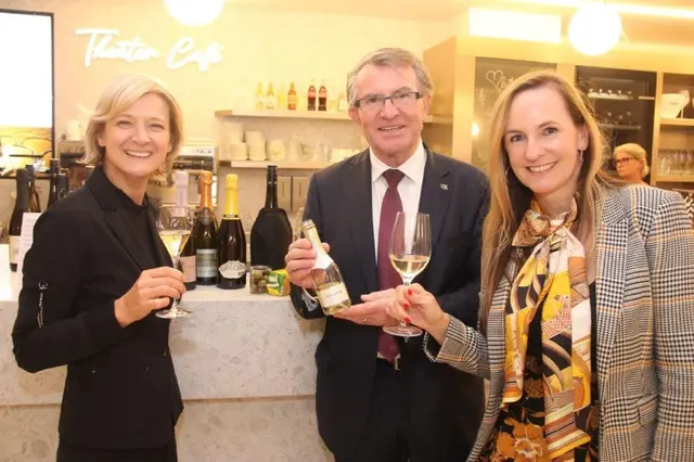 Gschf. Maria Großbauer (r.), Stadtrat Franz Piribauer, Geschäftsführerin SEkt Austria Dagmar Gross. | Foto: treilaf