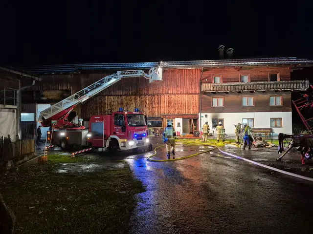 Die Feuerwehr verhinderte Schlimmeres  | Foto: Zoom Tirol