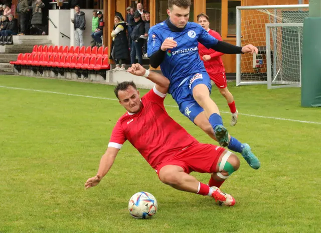 Voller Einsatz: Going mit Marcel Hofer (rote Dress) feierte einen verdienten 2:0 Heimerfolg über Kirchdorf 1b (rechts im Bild: Marcel Mader)