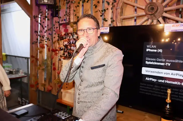 Im VIP-Stadl sorgte DJ Schneebär für beste Stimmung. | Foto: Alfred Mayer