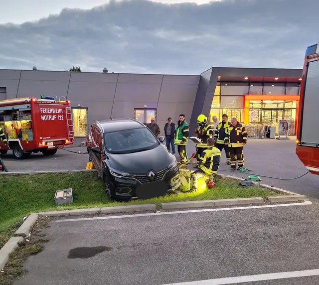 Die 10 ausgerückten Einsatzkräfte der Feuerwehr rückten mit zwei Spezialfahrzeugen an. | Foto: FF Podersdorf am See