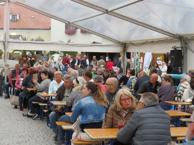 Volles Zelt beim Ruster Genussmarkt.