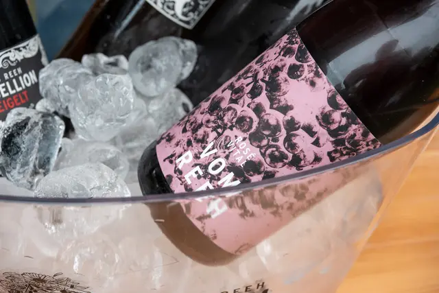 Rosé Vital vor – eine alkoholfreie Cuvée aus Zweigelt, St. Laurent und Pinot Noir,