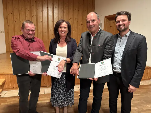 Karl Brandecker, Monika Fürst, Siegfried Mühlberghuber und Bürgermeister Michael Strasser (v. l.). | Foto: Gde. Haidershofen