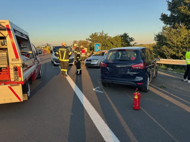 Drei Fahrzeuge waren bei dem Unfall auf der S31 verwickelt. | Foto: Feuerwehr Mattersburg