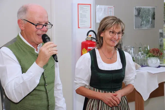 Berührende Momente: Bernd Prettenthaler mit der ehemaligen Direktorin Margit Langmann | Foto: Cescutti