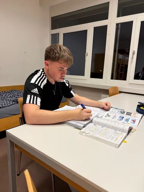 Manuel Mayrböck ist aktuell im dritten Lehrjahr zum Werkzeugbautechniker. | Foto: Manuel Mayrböck