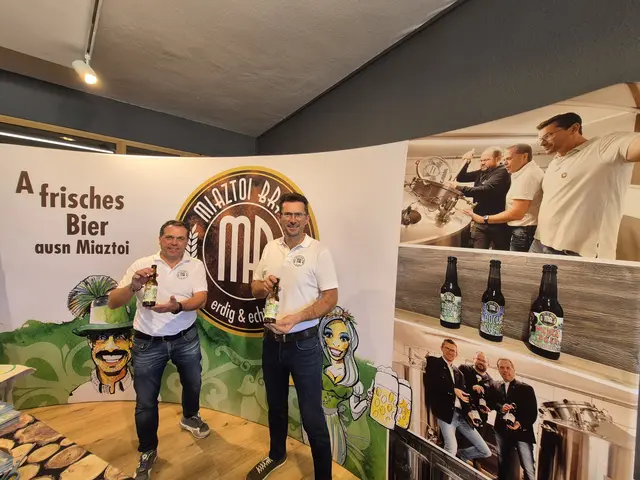 Helmut Sonnbichler und Georg Grassegger, die Gründer des Miaztoi Bräu freuen sich auf ihren Besuch. | Foto: Andrea Stelzer