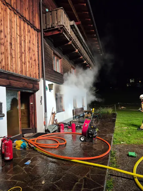 Der Bewohner wurde verletzt | Foto: Zoom Tirol