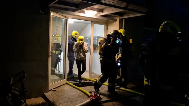 Feuer in einem Mehrparteienhaus. | Foto: www.einsatzdoku.at