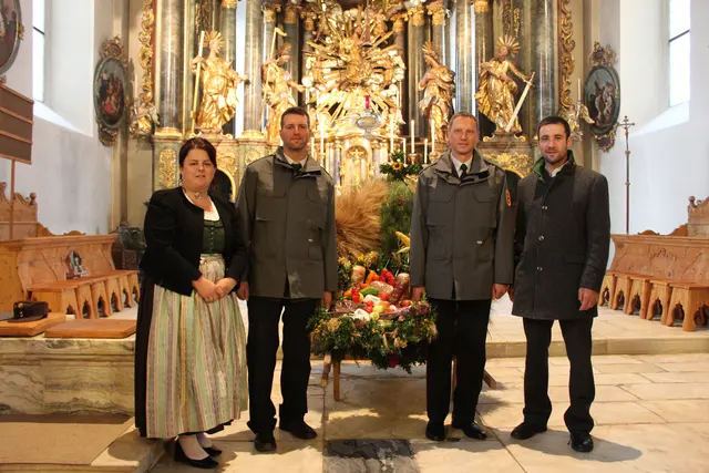 Von links nach rechts: Ortsbäuerin Heidi Schitter, Zugskommandant OBI Bernd Seifter, OFK-Stellvertreter HBI Siegfried Steiner, Ortsbauernobmann Martin Planitzer