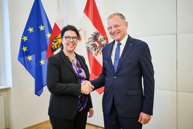 Dagmar Fetz-Lugmayr, neue Bürgermeisterin von Kremsmünster, mit Landeshauptmann Thomas Stelzer. | Foto: OÖVP