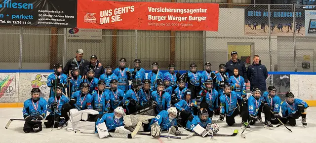 Starkes Signal für den Nachwuchs: Die Teams des EC Götzens waren mit zahlreichen Kräften am Eis. | Foto: EC Götzens