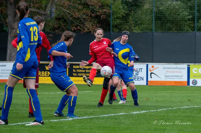 Ein wuchtiger Volleyschuss – doch der Ball segelte hauchdünn über die Latte. | Foto: Thomas Navratil