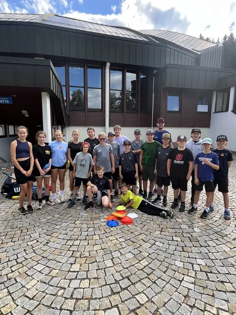 Die Nachwuchsspieler verbesserten ihre Technik und den Zusammenhalt im Team. | Foto: EC Ehrwald