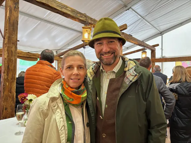  „Fesch in Tracht“, VP-Vizebürgermeister Christoph Danner mit Gattin Katharina. | Foto: F. Gruber