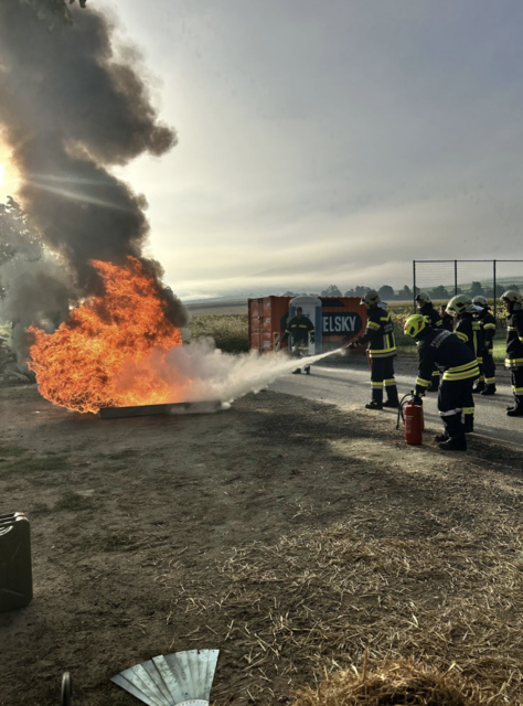 Diese Löschaktionen sind die ideale Übung für echte Einsätze | Foto: AFKDO Neulengbach