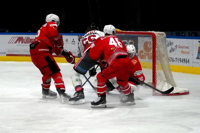 KSV-Goalie Oliver Zirngast musste zweimal hinter sich greifen. | Foto: Gmunden Sharks