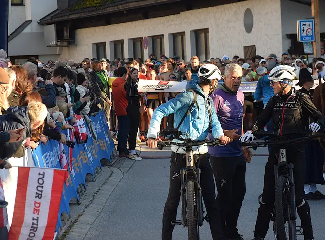 Tour de Tirol - kurze Ablaufbesprechung vor dem Start. | Foto: Schwaighofer