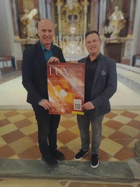 Willi Wimmer (links), musikalischer Leiter des Chorprojekts Südliches Waldviertel &amp; Orchester, und Korrepetitor Florian Neulinger freuen sich schon auf die Konzerte „LUX – Klänge des Lichts“. | Foto: Chorprojekt Südliches Waldviertel