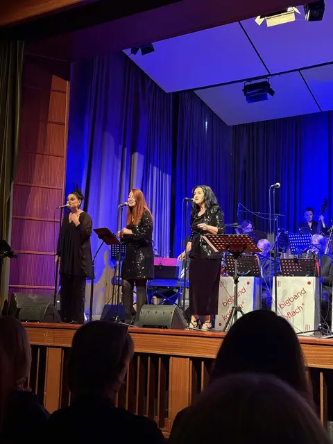 Elisabeth Gressl, Elfi Rößl und Gerti Riedenbauer begleiteten die Bigband Köflach. | Foto: Stadtgemeinde Bärnbach