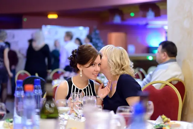 Die Zeit der Firmenweihnachtsfeiern beginnt. Hier sind ein paar Tipps und Verhaltensregeln.  | Foto: Pixabay