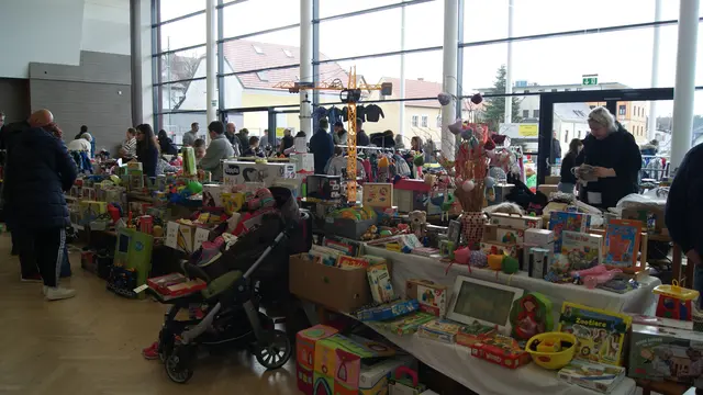 Kinderartikel für alle Altersgruppen gibt es hier zu ertehen. | Foto: Verein Hoamatgfühl