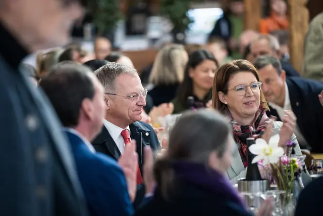 LH Stelzer und Agrar-Landesrätin Langer-Weninger freuen sich über den Erfolg von INNsGRÜN - vieles bleibt im Sinne einer nachhaltigen Investition. | Foto:  Land OÖ/Max Mayrhofer