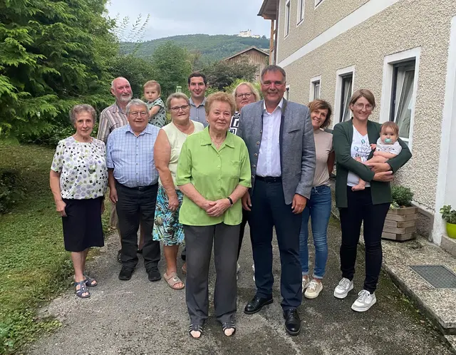 Herbert Übellacker, Felix Resch, GR Karin Bachner, Rosa Schnabl, Josef Egger, Notburga Egger, Josefa Übellacker, Bürgermeister Thomas Raidl, GR Renate Granzer, Erika Besendorfer. | Foto: Marktgemeinde Sonntagberg