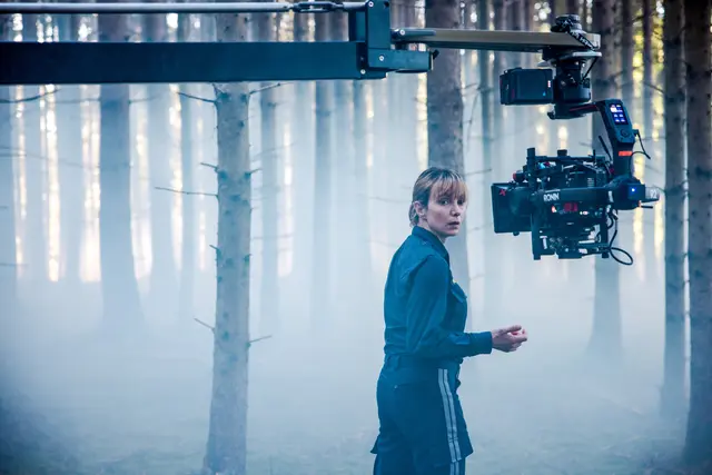 Hauptdarstellerin Julia Koschitz im Ibmer Moor. | Foto: Victoria Herbig