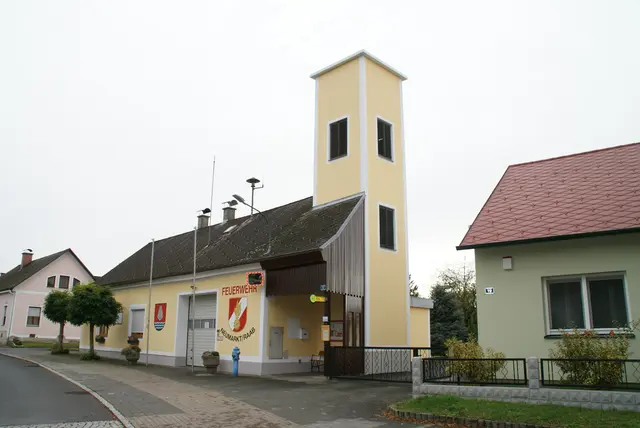 Das Feuerwehrhaus in Neumarkt an der Raab erhielt ein neues Kleid. | Foto: Anna Maria Kaufmann