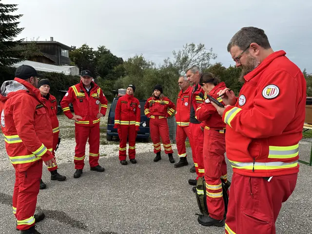 Am 4. Oktober dieses Jahres trafen sich die Österreichische Rettungshundebrigade (ÖRHB) und die Feuerwehr Stadl-Paura zu einer gemeinsamen Übung: Personensuche mit Einsatz von Booten im Au-Gebiet. | Foto: MeinBezirk
