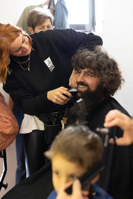 Der Haarschnitt markiert das Ende eines besonderen Kapitels für die Erler Passionsspieler. | Foto: Anker