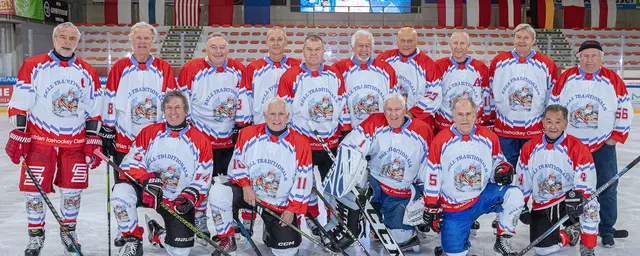 Das Team der Altersklasse 70+ "Zell Traditionals" bestehend aus internationalen Spielern. | Foto: Ringfoto Baptist