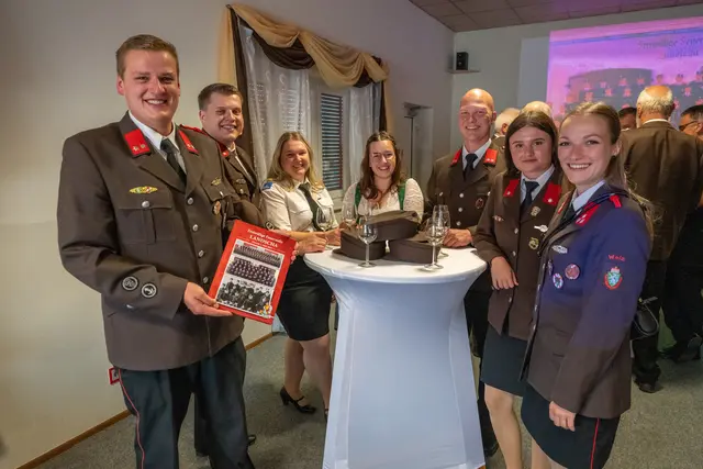 Die Chronik der Feuerwehr Landscha erwies sich für viele Gäste als besonders interessant. | Foto: FF Landscha