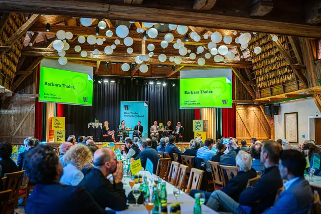  Volles Haus in der Alpenrast Tyrol: Über 100 Unternehmer:innen folgten der Einladung des Wirtschaftsbundes.
 | Foto: Tiroler Wirtschaftsbund