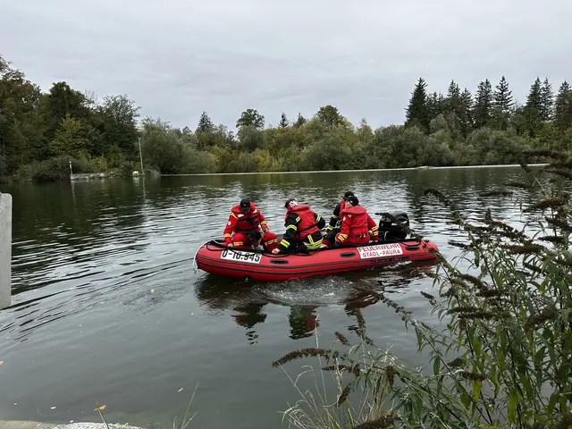 Am 4. Oktober dieses Jahres trafen sich die Österreichische Rettungshundebrigade (ÖRHB) und die Feuerwehr Stadl-Paura zu einer gemeinsamen Übung: Personensuche mit Einsatz von Booten im Au-Gebiet. | Foto: MeinBezirk