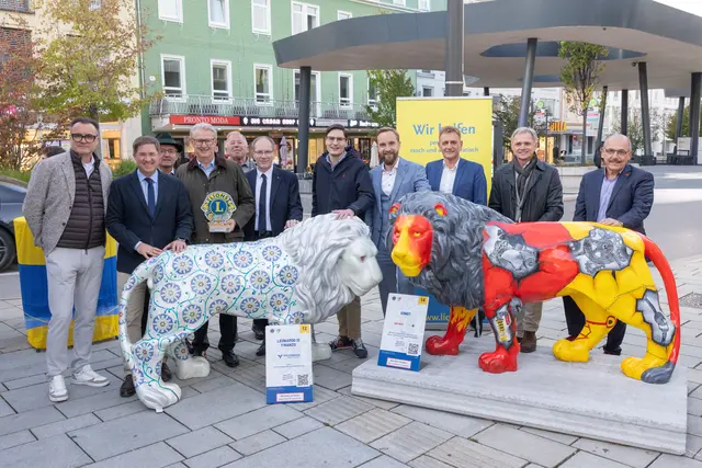 Bei der ShoppingWeek wurde auch zugleich der Abschluss der Löwen-Safari gefeiert und Spenden für einen guten Zweck übergeben. | Foto: Wels Marketing & Touristik GmbH