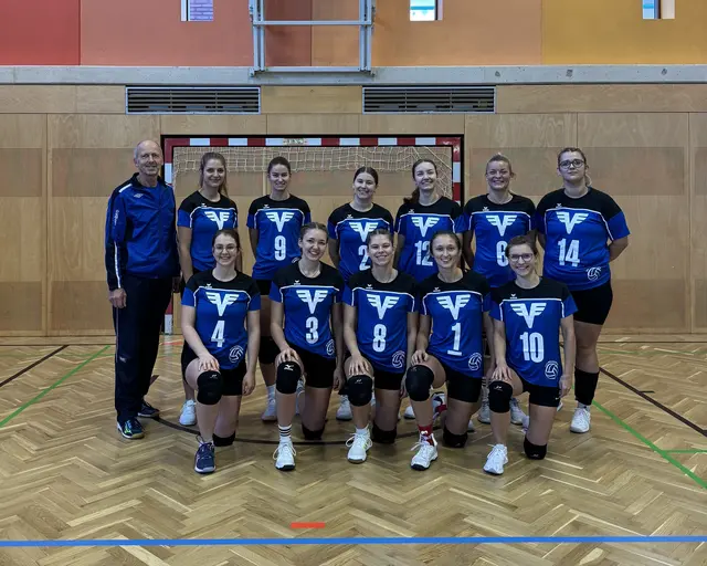 Am Foto v.l.n.r.: 1. Reihe: Anna Winterleitner, Melissa Dintl, Lena Kröpfl, Jasmin Dintl, Verena Klinger
2. Reihe: Werner Dintl, Marina Höbinger, Lisa Altmann, Annika Führer, Alena Schleritzko, Tanja Rechberger, Celina Felsinger | Foto: BVB Brunn/Wild