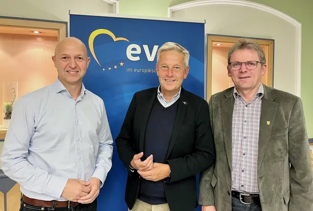 EU-Abgeordneter Reinhold Lopatka (Mitte) mit den beiden Joglland-Bürgermeistern Andreas Geier (Vorau, l.) und Herbert Berger (Wenigzell). | Foto: Büro Lopatka/Martin Postl