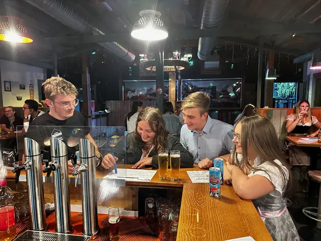 Ein Team beim Rätseln | Foto: LJ Bezirk Waidhofen/Thaya