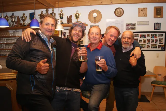 Auch die Mannschaft Jausenstation Häuslerhof/Wilder Mann hatte sichtlich Spaß am Event. | Foto: Lorenzatto