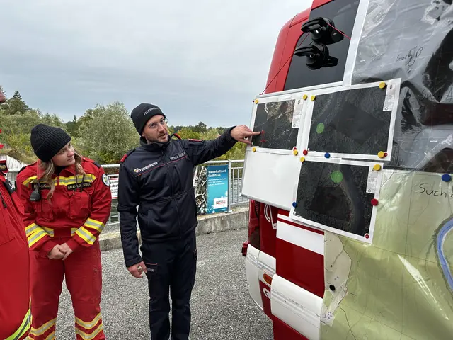 Am 4. Oktober dieses Jahres trafen sich die Österreichische Rettungshundebrigade (ÖRHB) und die Feuerwehr Stadl-Paura zu einer gemeinsamen Übung: Personensuche mit Einsatz von Booten im Au-Gebiet. | Foto: MeinBezirk
