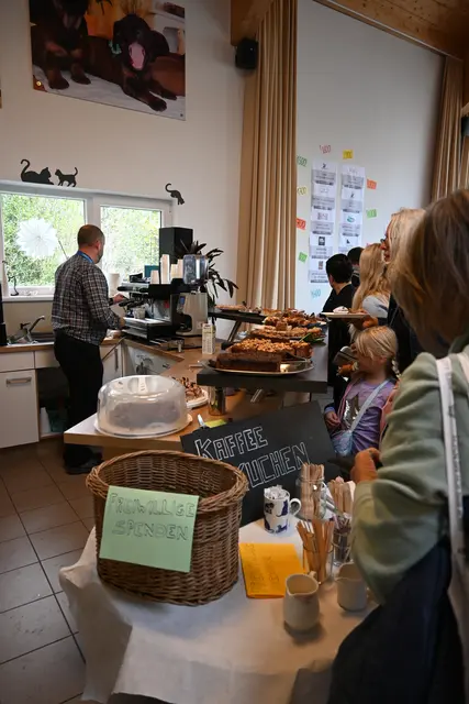 Das Kuchenbuffet war sehr gefragt. | Foto: Königer