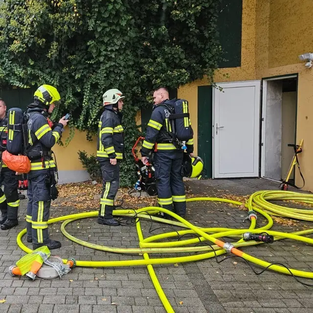 Am Sonntagnachmittag wurde die Feuerwehr Grieskirchen zu einem Brand gerufen.  | Foto: FF Grieskirchen