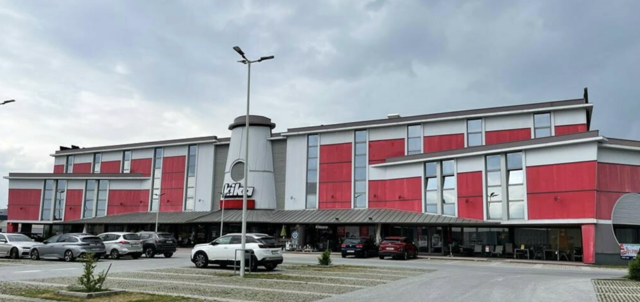 Trotz der Ungewissheit bleibt die Shopping-Meile ein beliebter Treffpunkt. | Foto: Schwameis