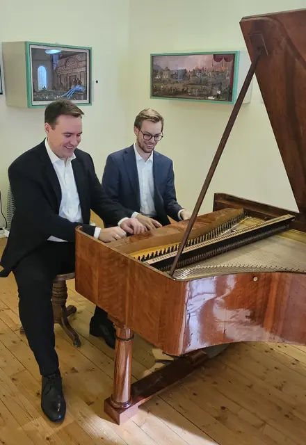 Der Badener Pianist Michael Capek und sein Klavierpartner Benedikt Holter widmen sich
Beethovens 9. Symphonie  | Foto: Beethovenhaus Baden