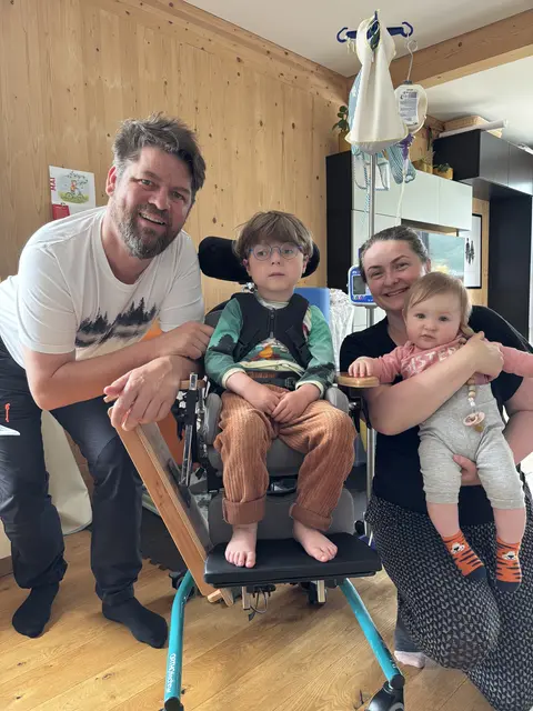 Die heurige CD der "Unterinntaler Weihnachtsbläser" kommt dem kleinen Michael zugute.  | Foto: privat