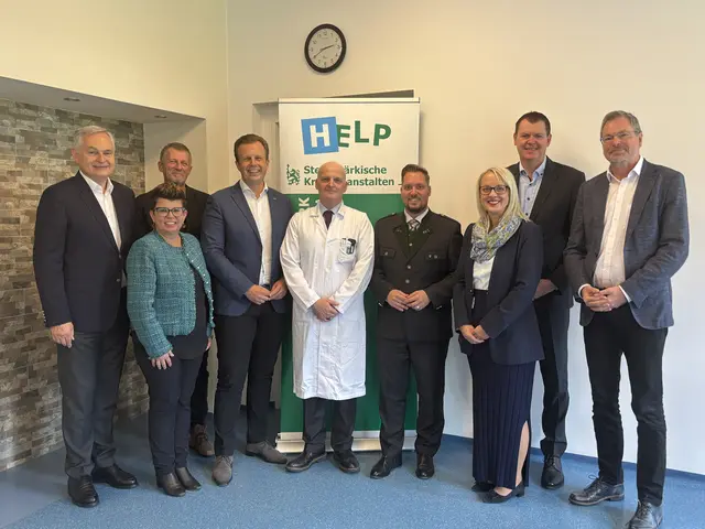 KAGes-Vorstandsvorsitzender Gerhard Stark, , Ärztlicher Direktor Prim. Othmar Grabner, Bunderätin Bernadette Kerschler, Gesundheitslandesrat Karlheinz Kornhäusl, Primar Robert Hoyer, Klubobmann Marco Triller, Pflegedirektorin Monika Pisleritsch, Vorstand für Finanzen und Technik Ulf Drabek, Betriebsdirektor Robert Graf-Stelzl | Foto: MeinBezirk/W. Fischer